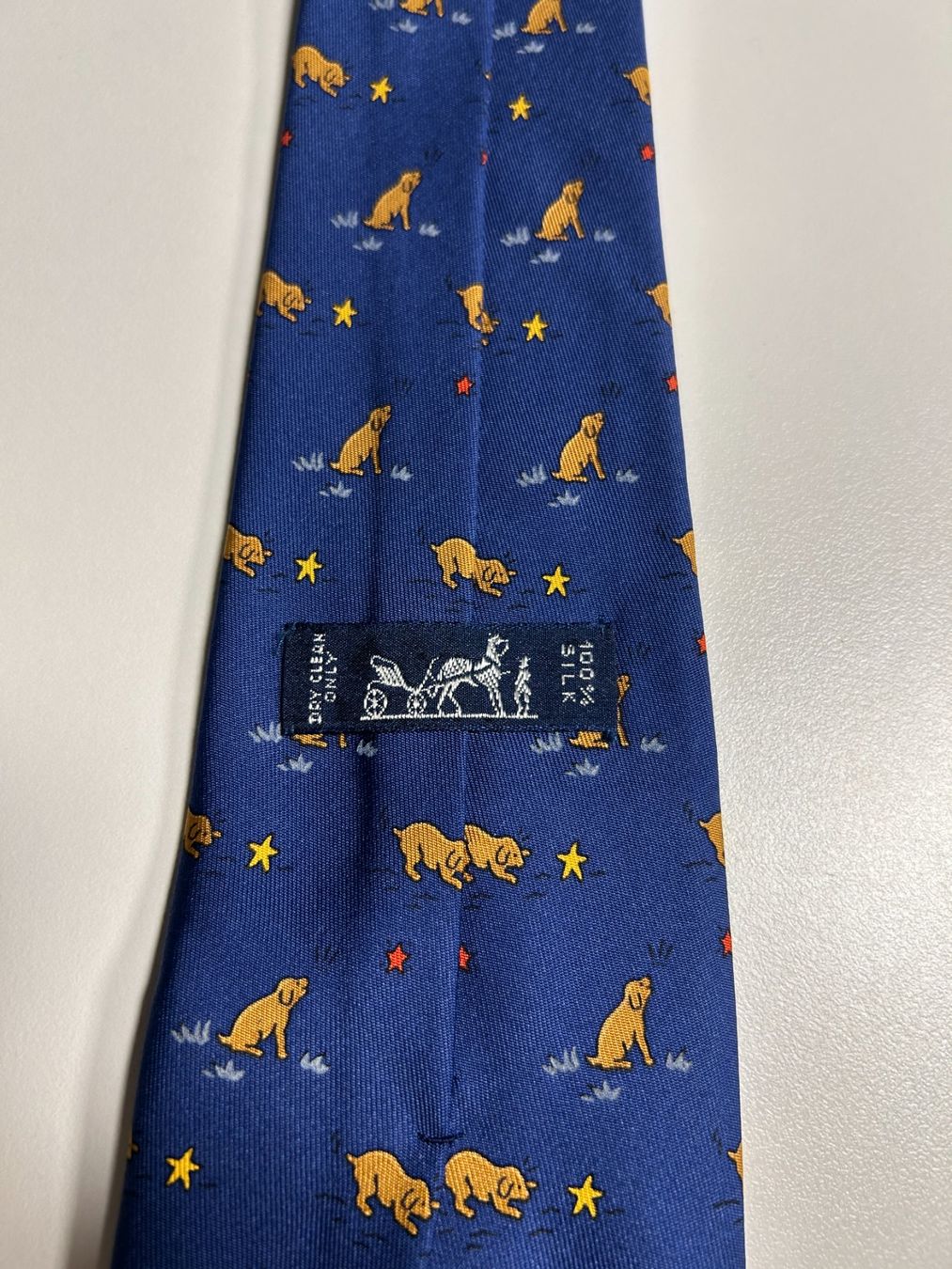 Hermès Cravatte: Hermès Hunde Krawatte – Nuovo (secondo la descrizione) da Bern venduto da kurtikobolt74 1