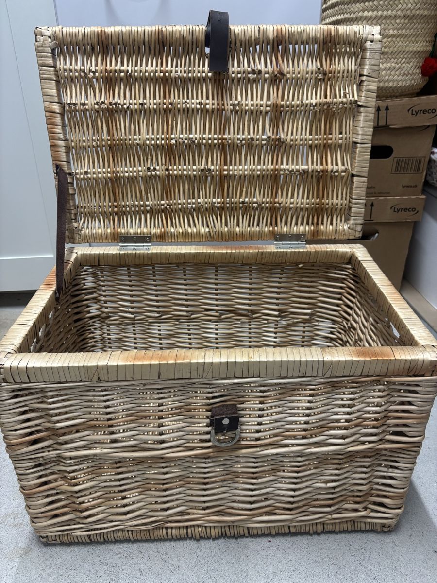 Altro per la casa: Early 20th Century Leather Bound Basket – Usato da Horgen venduto da lme_8kj7 1