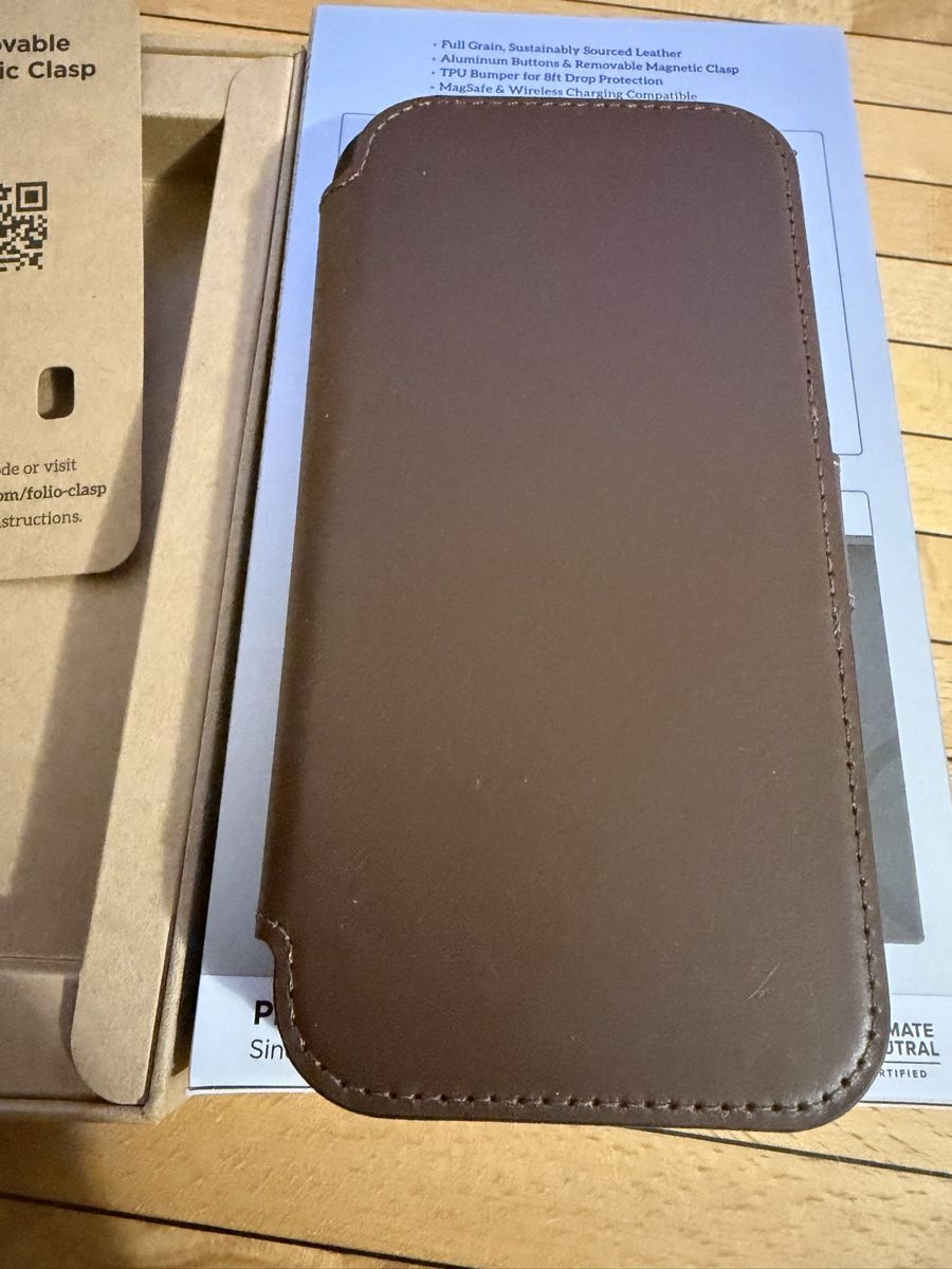Cover & Protezioni schermo: IPhone 16 pro Nomad Modern Leather Case  Brown – Usato da Flumserberg tannenboden alp venduto da pedroredshoes 1