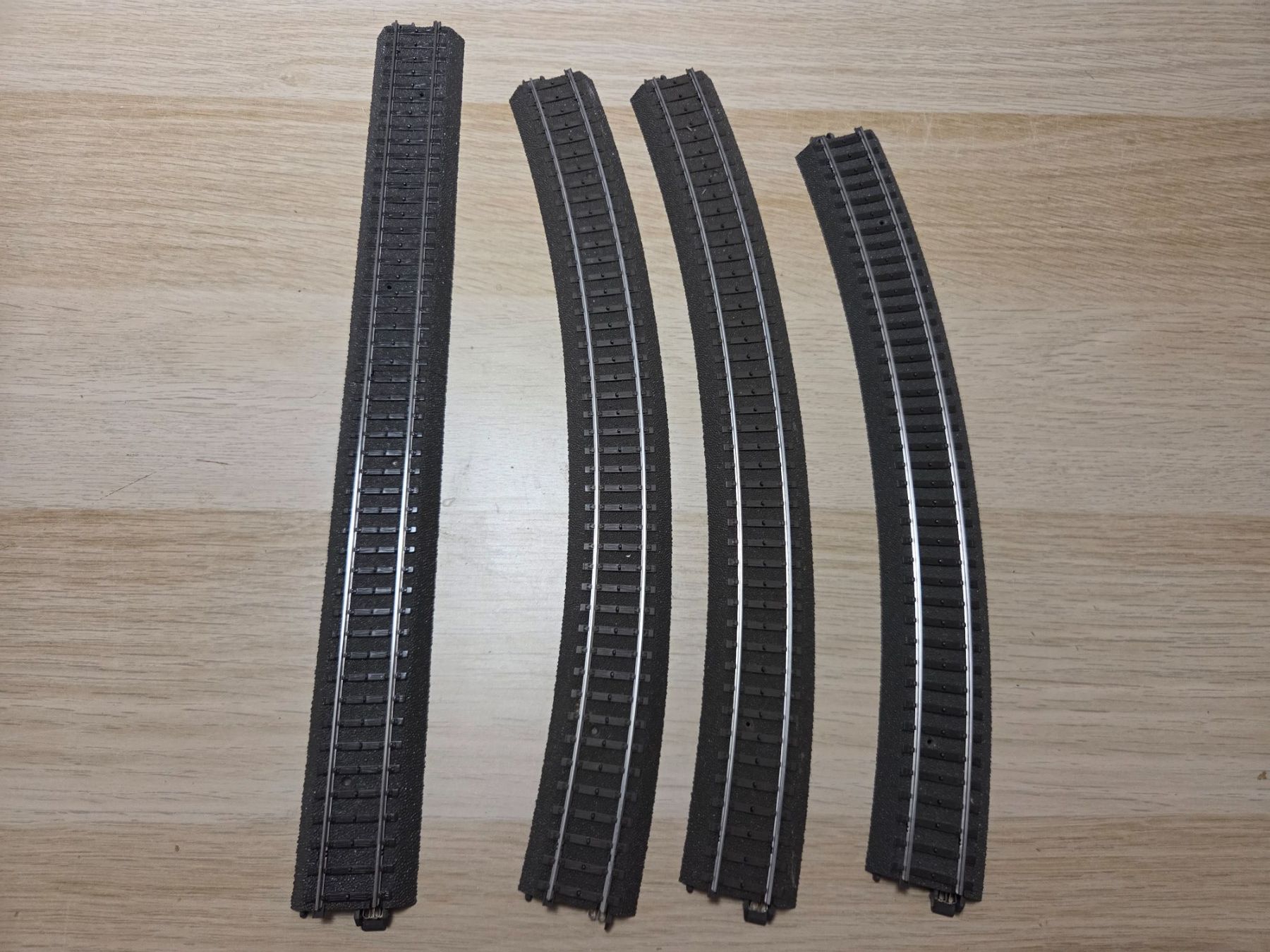 Märklin Modelleisenbahnen: Märklin 4 x Divers gleis C H0 – Gebraucht aus St-Aubin-Sauges von Lo_Go