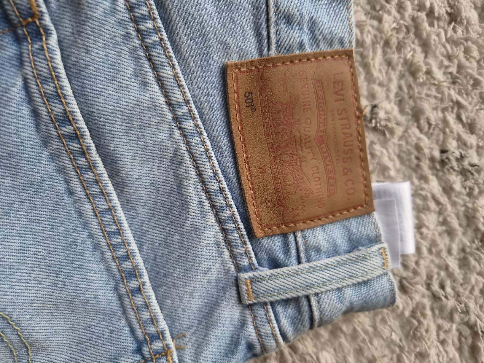 Levi's Jeans: 501 Levis 25/28 – Nuovo (secondo la descrizione) da Zürich venduto da Natalia192k