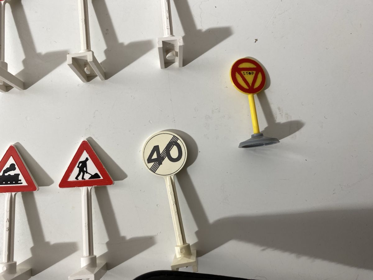 Lego Spielzeuge: Lego Verkehrstafeln  – Gebraucht aus Winterthur von ben_9vxx 3