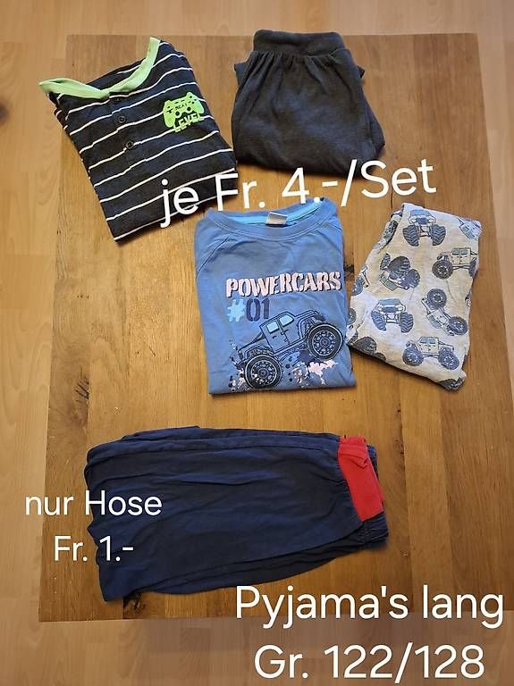 Pyjamas & Ähnliches: Pyjamas lang Gr. 122/128  – Gebraucht aus Orpund von tosa_stu