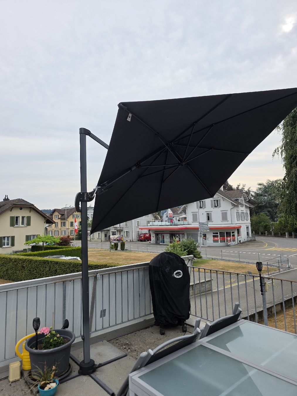 Parasols: Sonnenschirm Hängeschirm Anthrazit Gekippt mit Fuss – D'occasion à Reiden par pavlo41 5