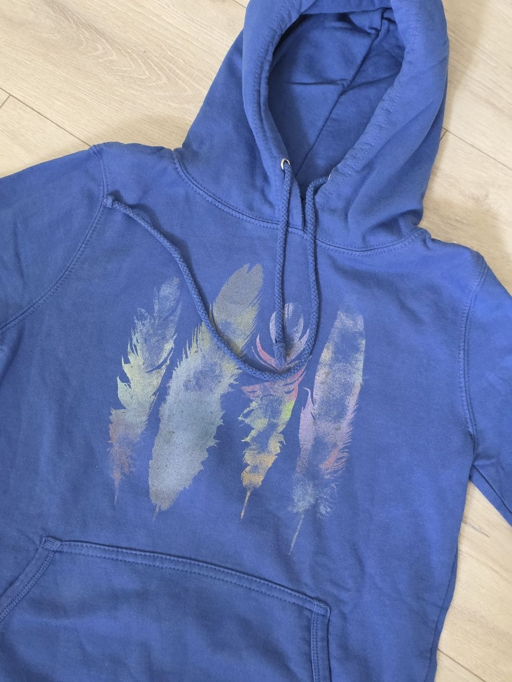 Pullover & Sweatshirts: Blauer Hoodie mit Federnprint, Grösse Xs – Gebraucht aus Wigoltingen von Zuckerfee84 1