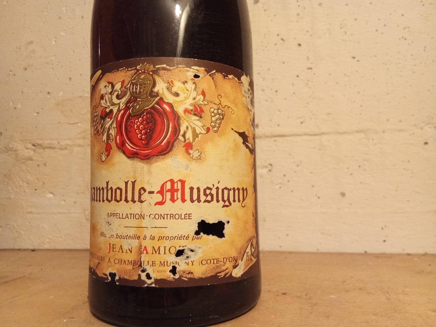 Vino: Chambolle-Musigny Jean Amiot, 1979 – Nuovo e nell'imballaggio originale da Bilten venduto da Bora3 2