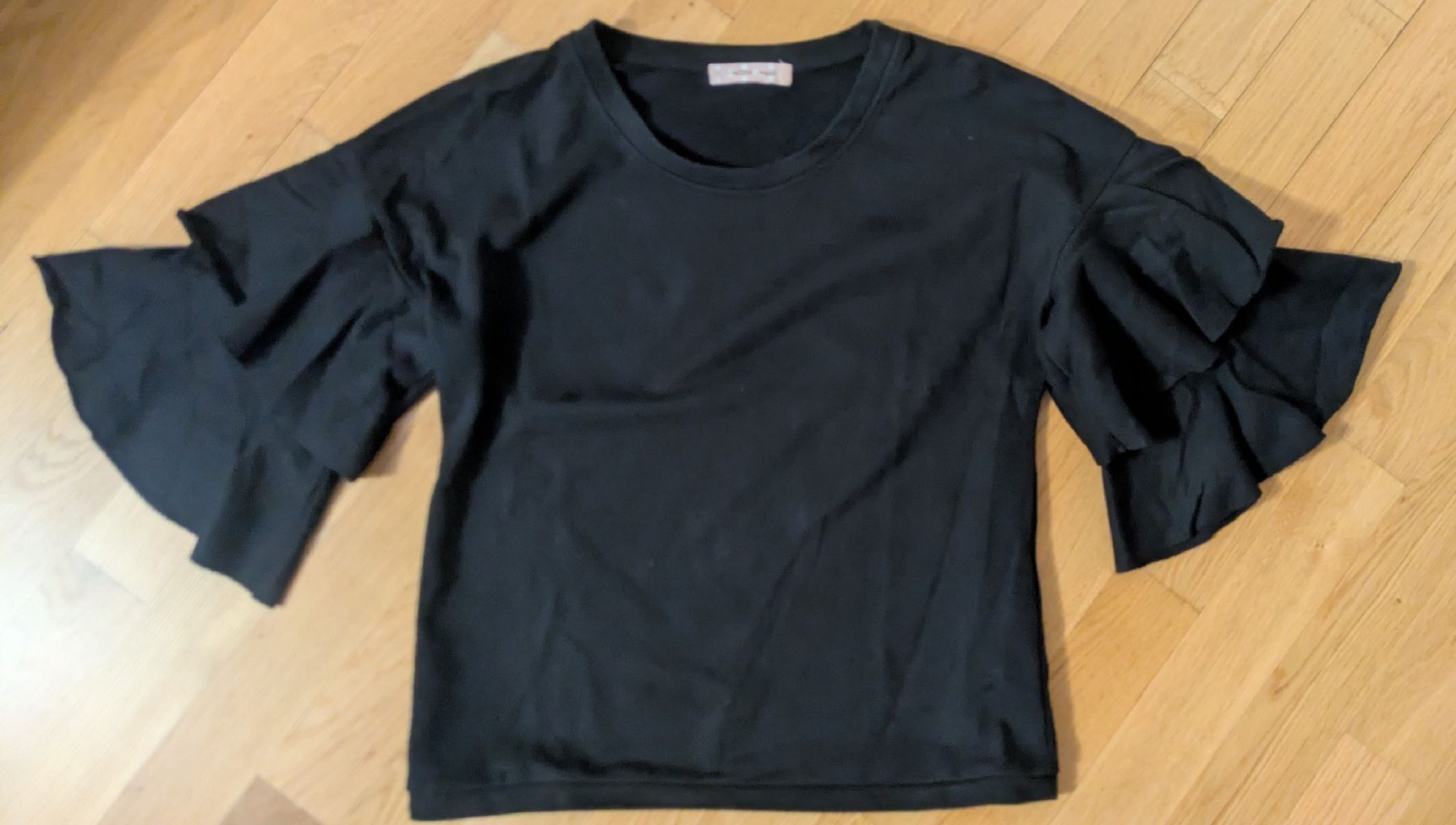 Pulls & Sweat-shirts: Traffic People Pullover mit Volants, Gr. M – D'occasion à St. Gallen par Jasik1