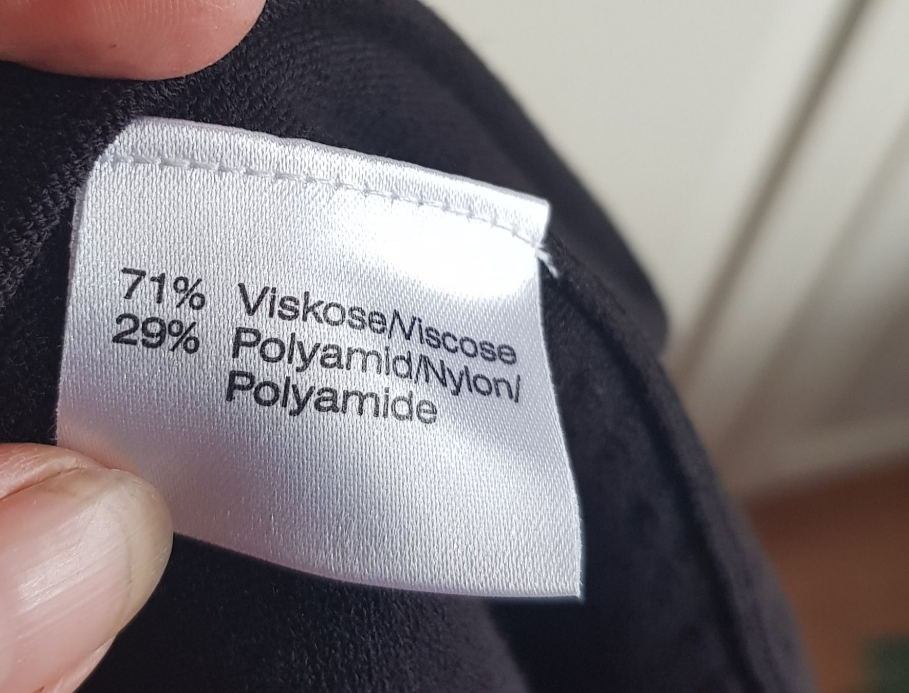 Madeleine Vestiti: Feinstrick Kleid Madeleine Gr 40 Viscose – Usato da Menznau venduto da Valinor 5