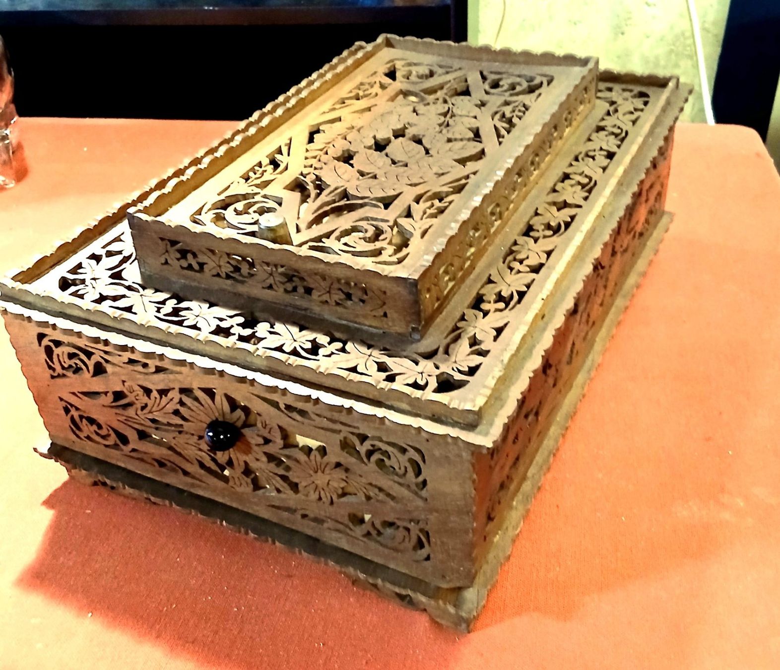 Tavoli da trucco: Ancienne coiffeuse de voyage – Nuovo (secondo la descrizione) da LE MONT-SUR-LAUSANNE venduto da CHOCO04