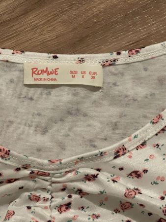 Romwe Crop Top weiss Blumenmuster Grösse M