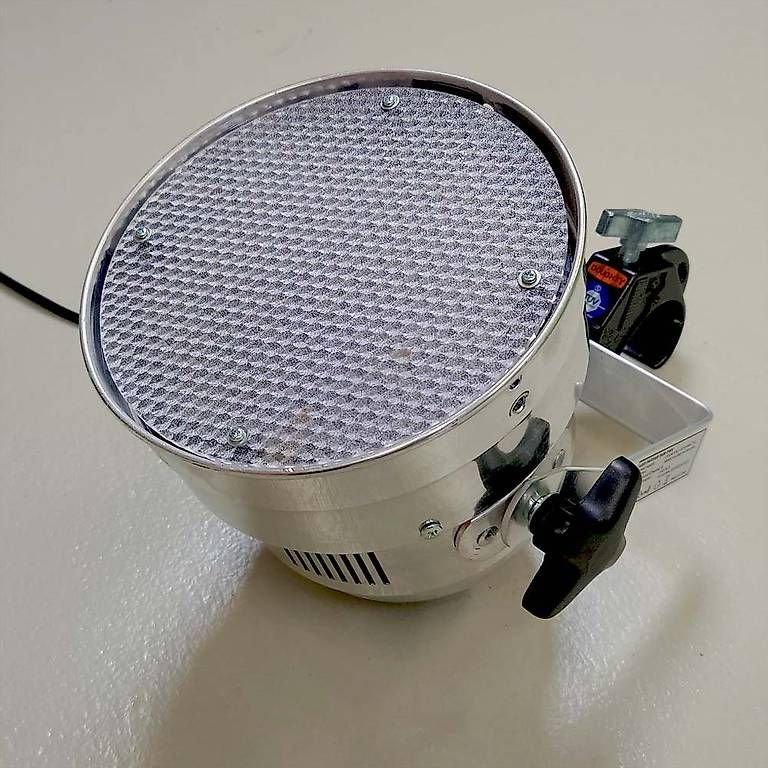 Phares: LED-RBG Scheinwerfer – D'occasion à Kloten par Primus_Krieger 1