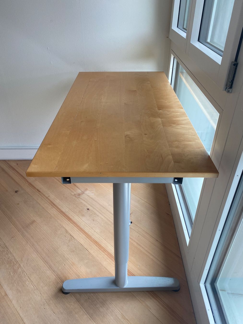 Ikea Scrivanie: Schreibtisch IKEA mit deutlichen Gebrauchspuren – Usato da Büren an der Aare venduto da marco6 1