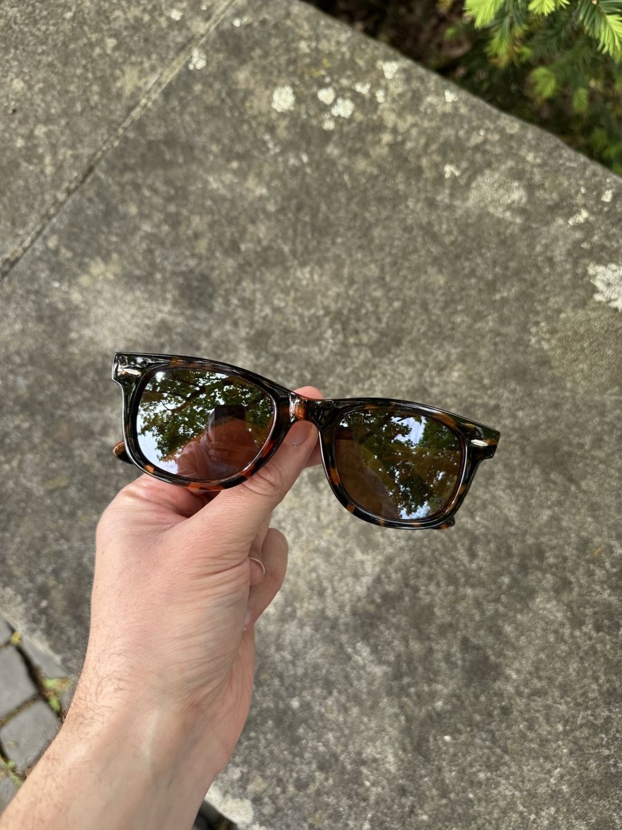 Lunettes & Verres: Vintage Thick Frame Sunglasses Black Brown – D'occasion à Effretikon par rus_2l2p 1