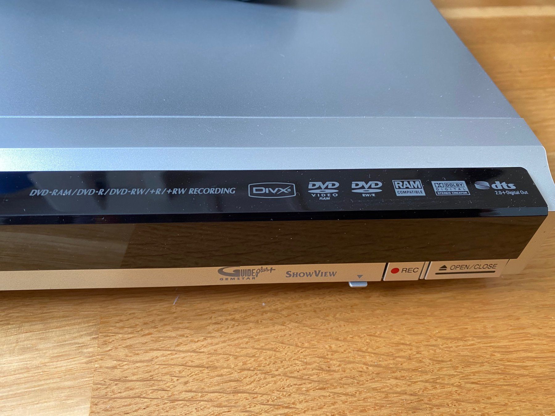 Panasonic Multimediaplayer & Streamer: Panasonic DMR - EH67 HDD-DVD-Recorder – Gebraucht aus Meggen von  2