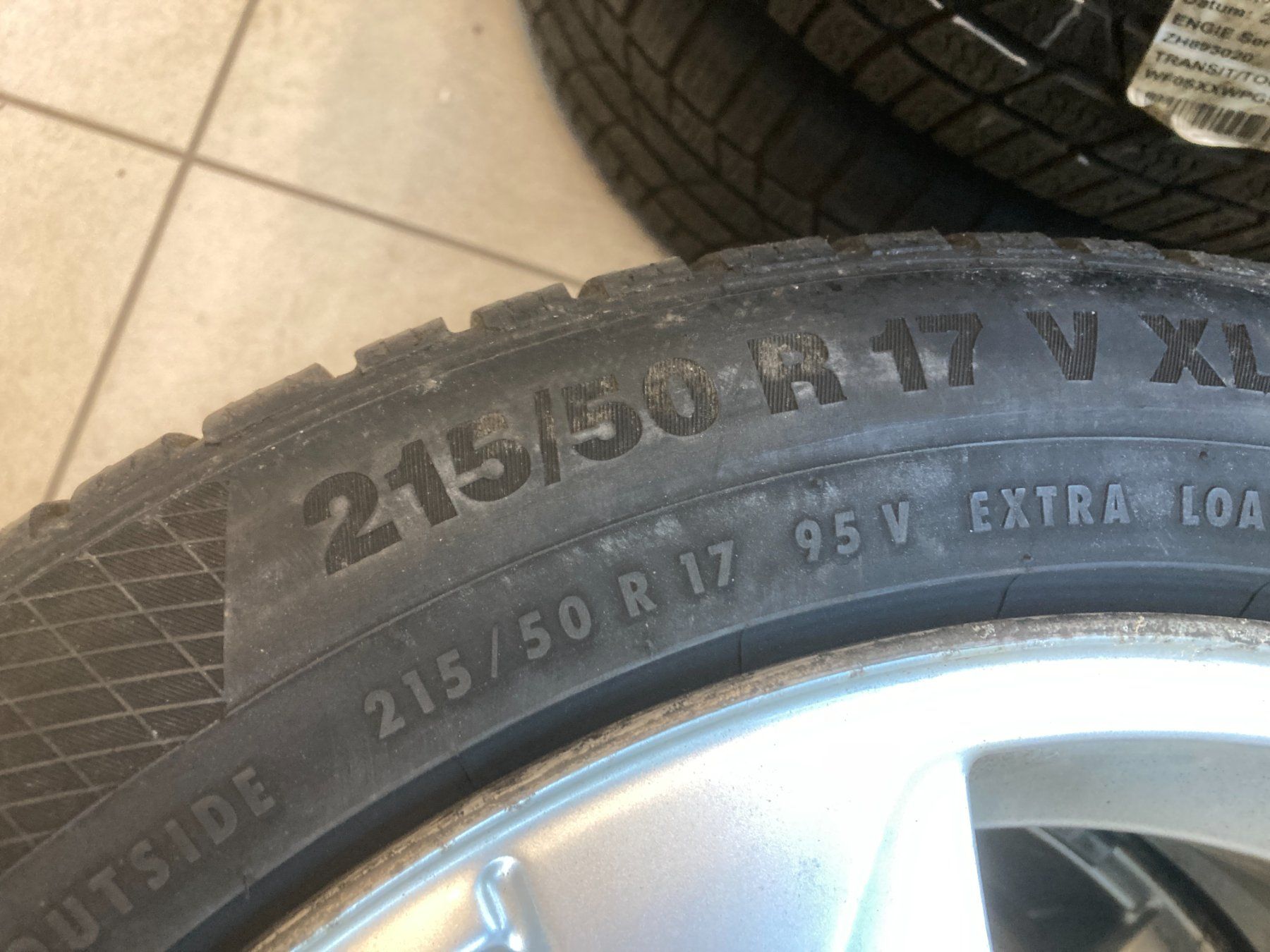 Volvo Pneus & Kompletträder: Volvo V60 Winterräder 215/50R17 – Gebraucht aus Cham von WB2223 6