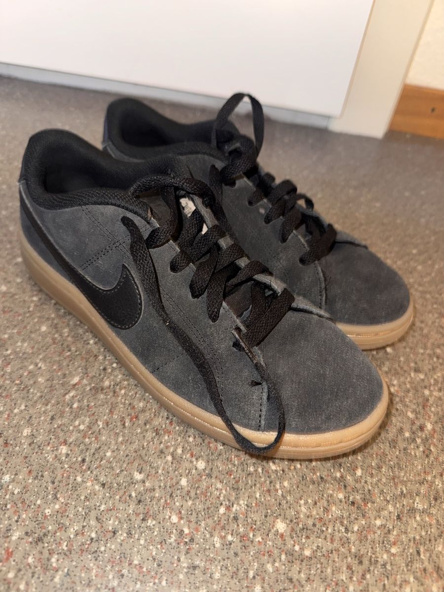 Nike Scarpe da uomo: Nike Sneakers schwarz Gr. 39 – Nuovo (secondo la descrizione) da Zürich venduto da paw_k6gc