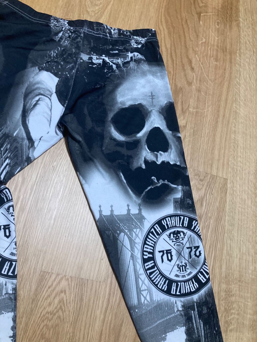 Leggings: Coole Leggins Yakuza – Usato da Uster venduto da Kalici1 2