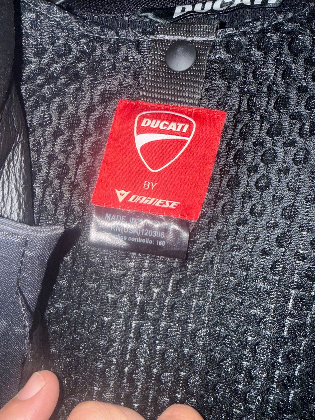 Dainese Completi: Dainese Ducati Motorrad Lederkombi – Usato da Bachenbülach venduto da Marko1997 4
