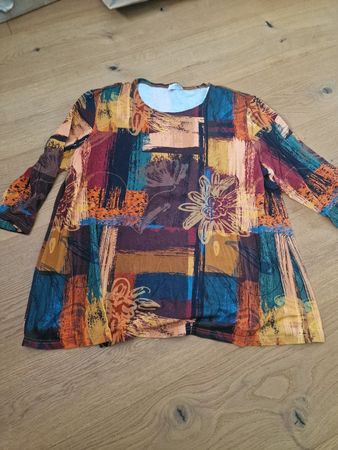 Bunte Shirt mit Blumenmuster, Grösse 46 ideal für Frühling