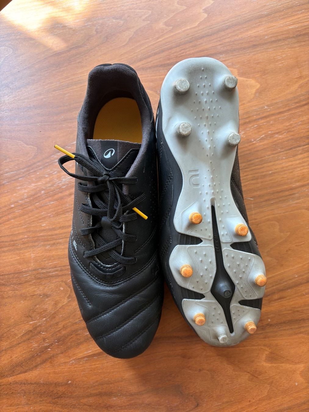 Decathlon Herrenschuhe: Fussballschuhe – Gebraucht aus Zürich von grace_li 1