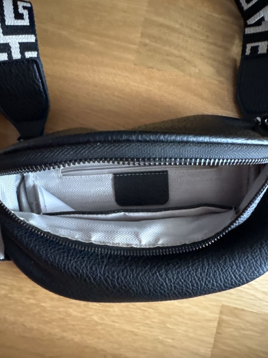 Taschen für Damen: Tasche  – Gebraucht aus Kriens von Silvia_57