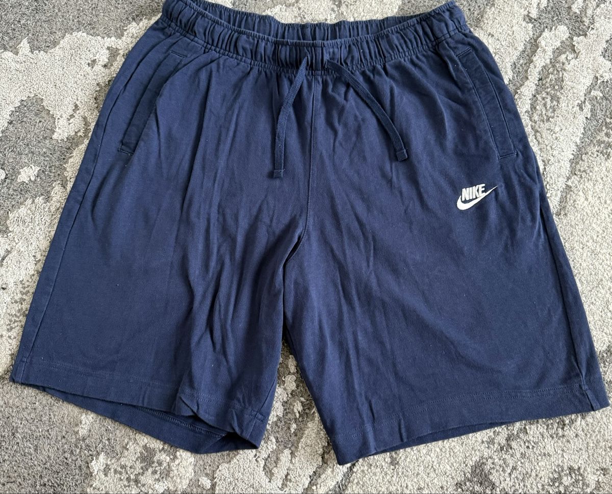 Nike Pantaloni: Nike Shorts L – Nuovo (secondo la descrizione) da Zürich venduto da ger_wp6z