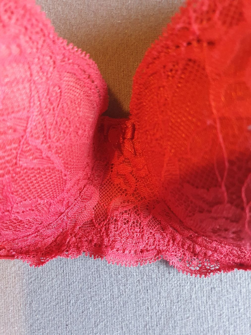 Altra biancheria intima: Roter Spitzen-BH mit Bügel 80B – Usato da Wimmis venduto da hel_m26m 1