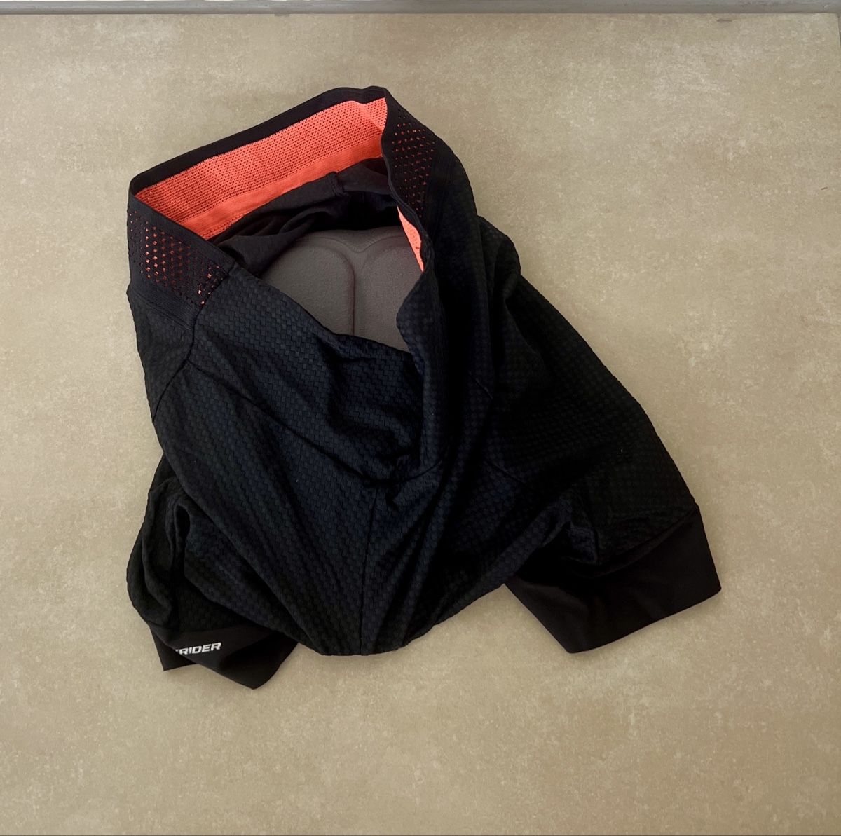 Decathlon Pantaloni: Schwarze Velohose Grösse M – Usato da Zürich venduto da peachjess