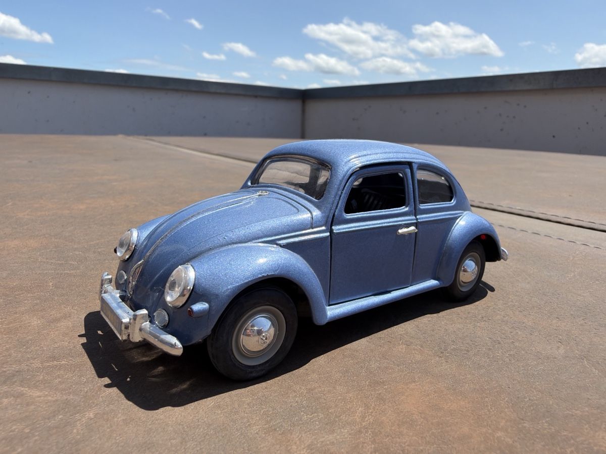 Volkswagen Modellini d'auto: VW Käfer hellblau - 1/24  – Usato da Wolfwil venduto da Rolex1