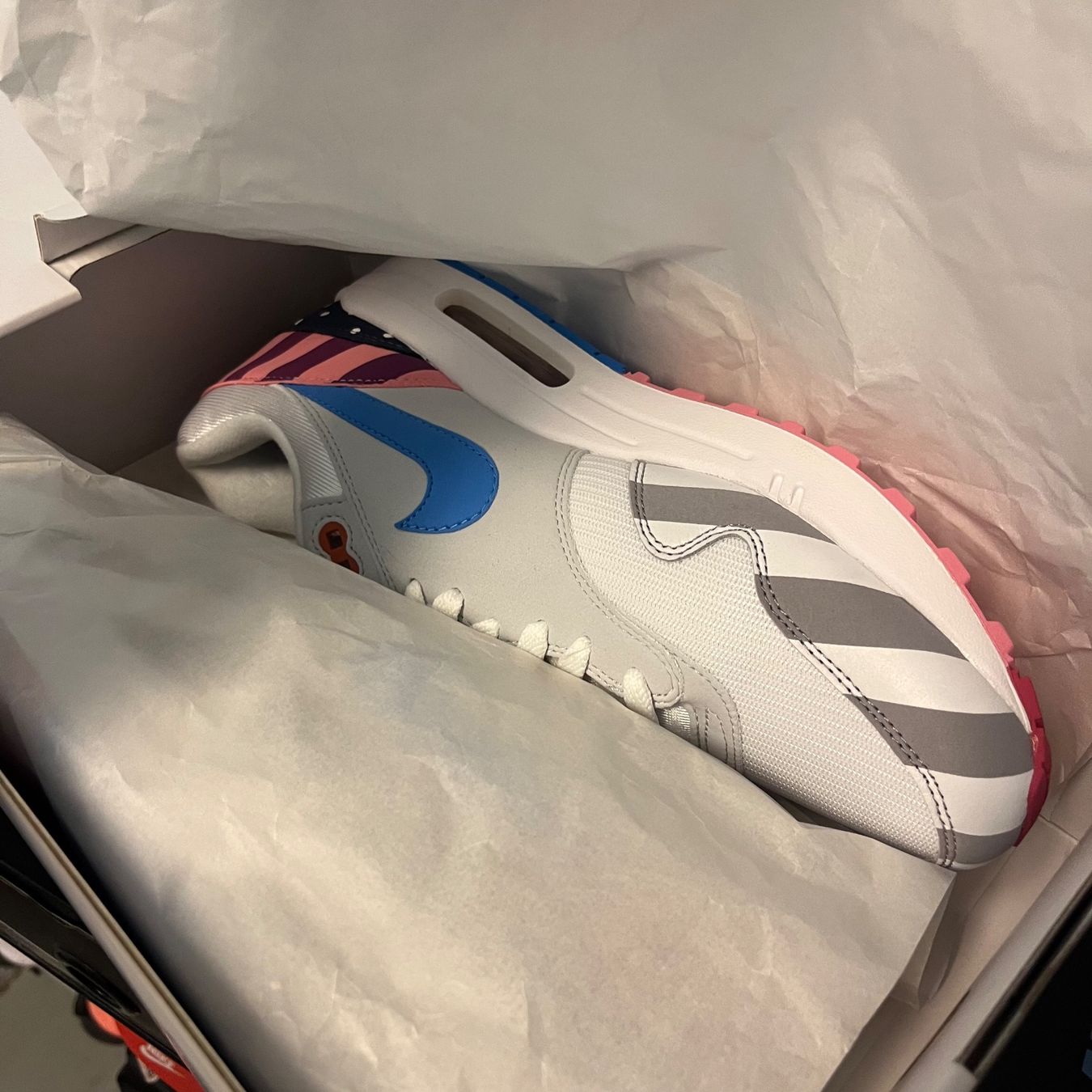 Nike Scarpe da uomo: Nike Air Max 1 Parra – Nuovo (secondo la descrizione) da Winterthur venduto da LaBodega