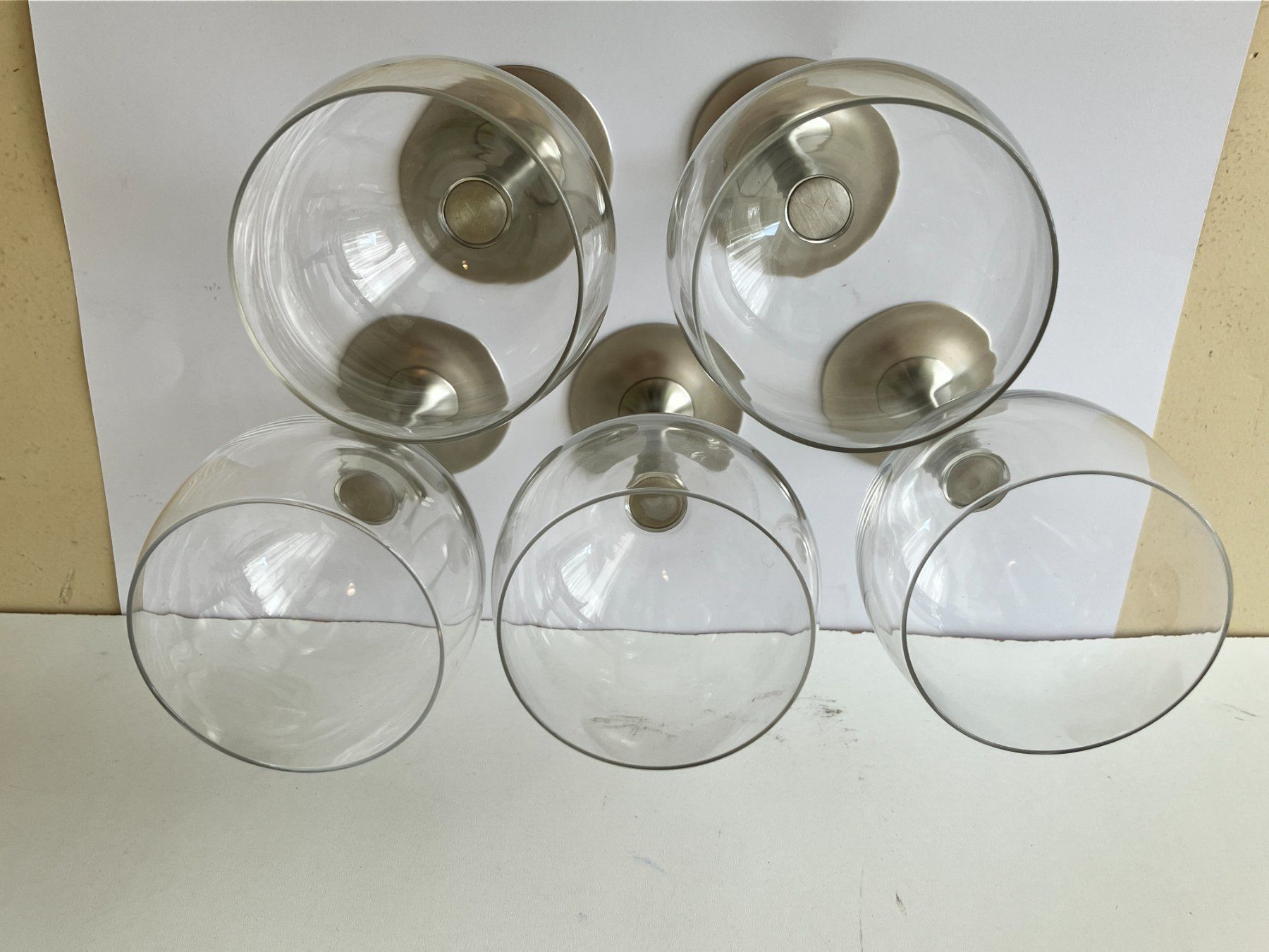 Bicchieri: 5 edle Weingläser mit Zinnfuss – Usato da Basel venduto da djwwpp 2