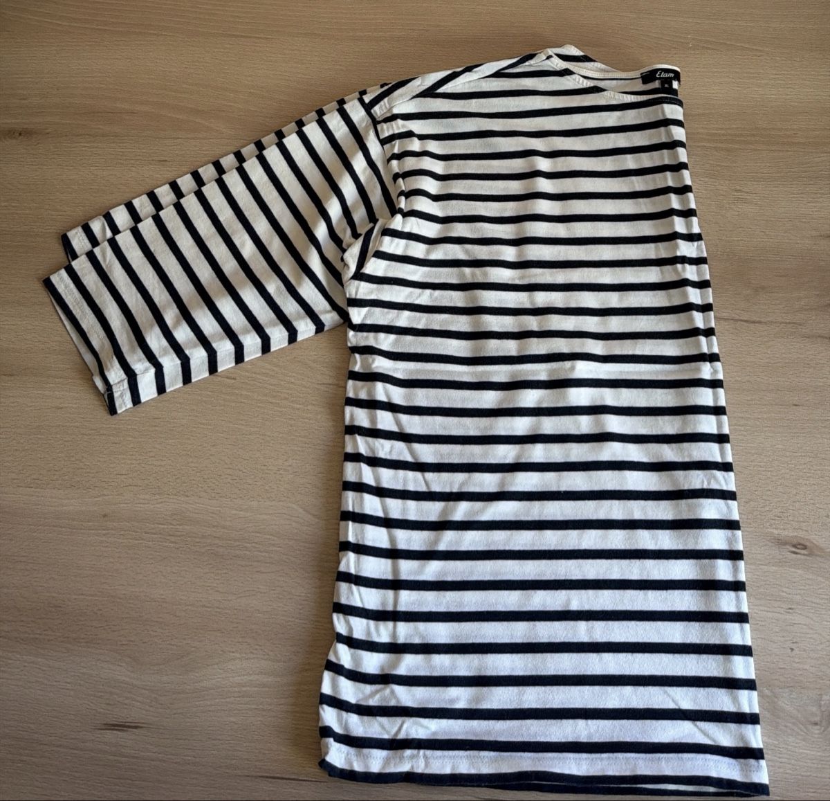 Etam Tops: BLACK AND WHITE STRIPED T-SHIRT – D'occasion à Puplinge par yav_9r9f 2