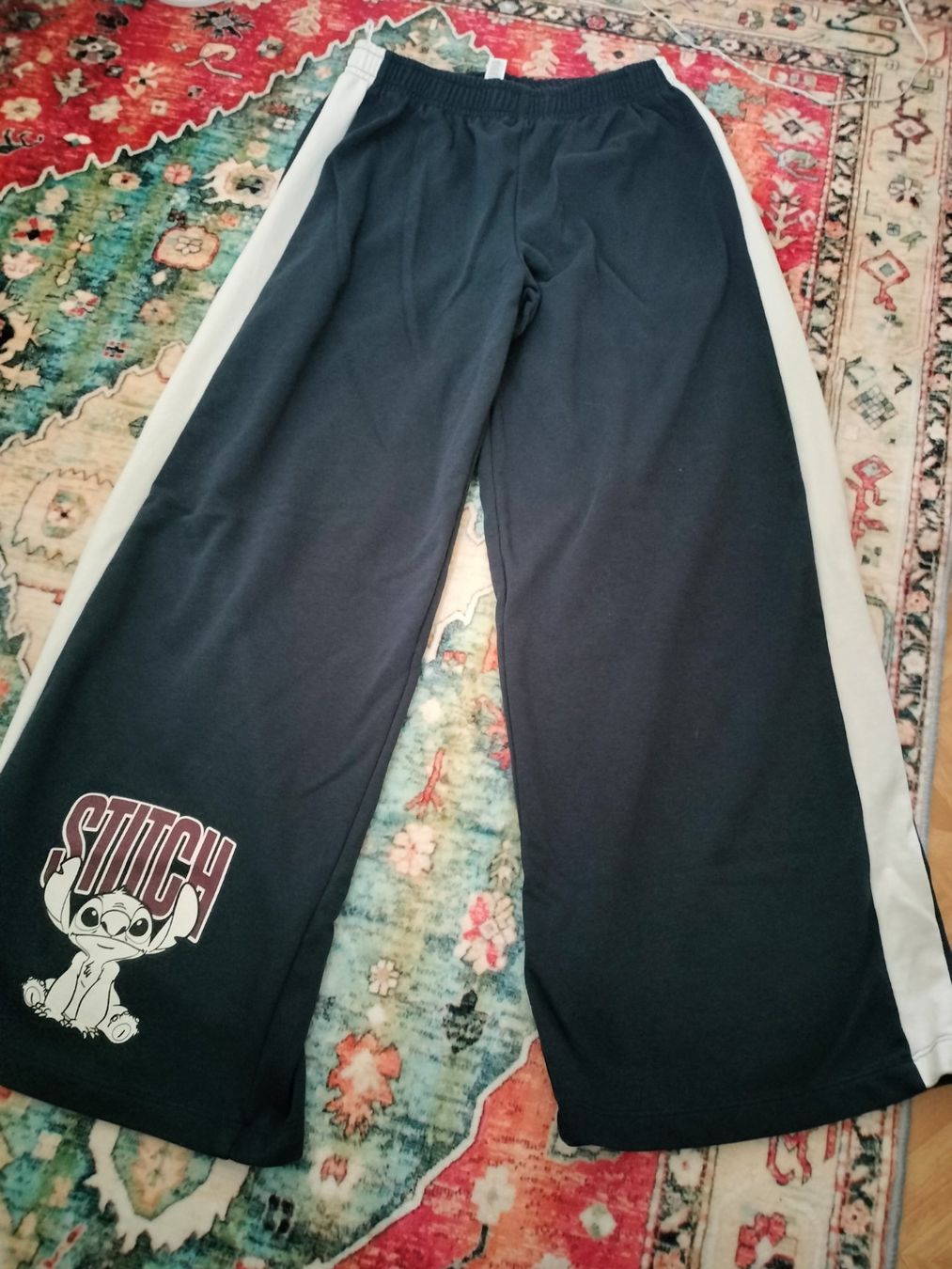 Lotti & Set di vestiti: Stitch Set, Jogginghose und Pulli, neuwertig, Grösse 170 – Nuovo (secondo la descrizione) da Dulliken venduto da Wildolivetree 1