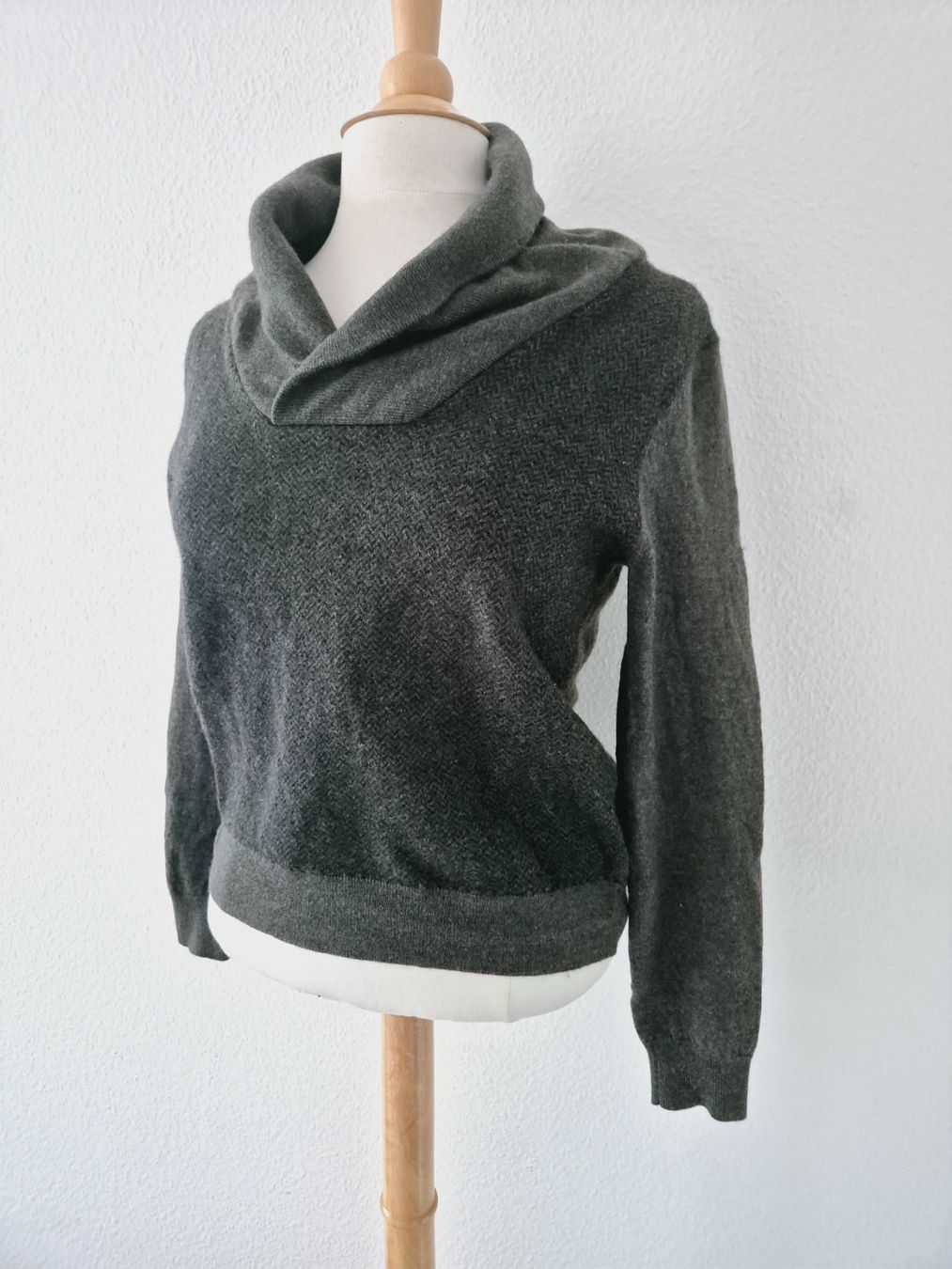 Maglioni & Felpe: PULLOVER CELIO XS WOLLE GRAU WEICH , TOP ZU JEANS HOSE – Usato da Elsau venduto da the-colorful-side 7