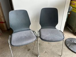 2 neue Stühle aus Austellung