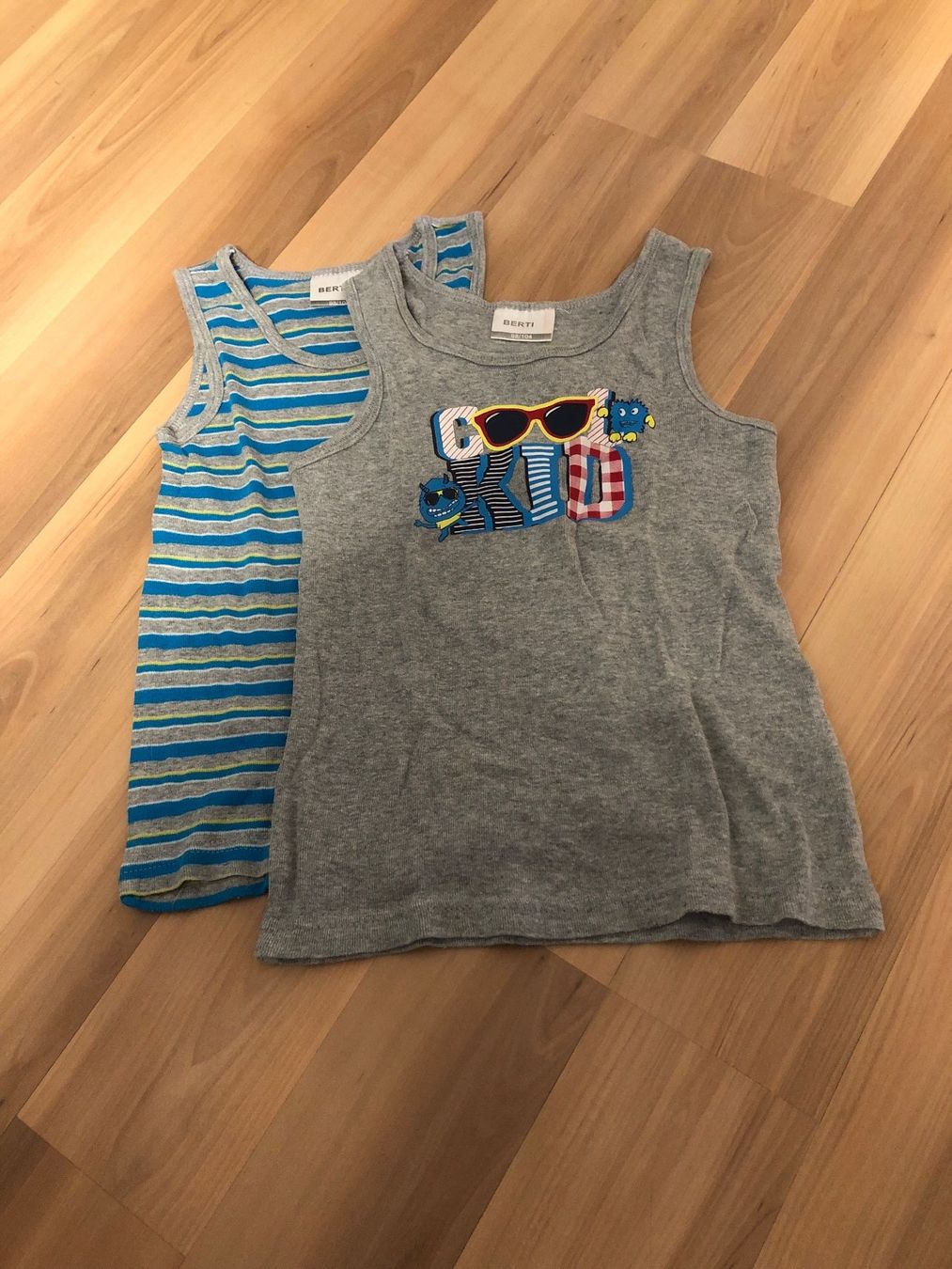 Camicie, T-shirt & Polo: Tops Grösse 98, Top Zustand – Usato da Vilters venduto da san_2t9g
