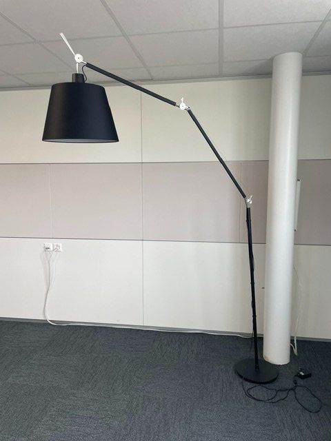 Artemide Lampade: Artemide Tolomeo Mega Terra – Usato da Regensdorf venduto da OfficeExperts