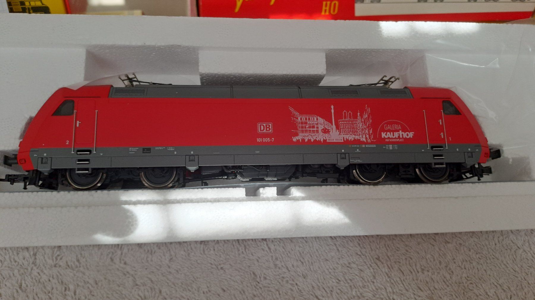 Fleischmann Modellini di ferrovie: Fleischmann 4355 DB E-Lok  "KAUFHOF" 101005-7 H0 GL – Usato da Winterthur venduto da Riebeli333 1