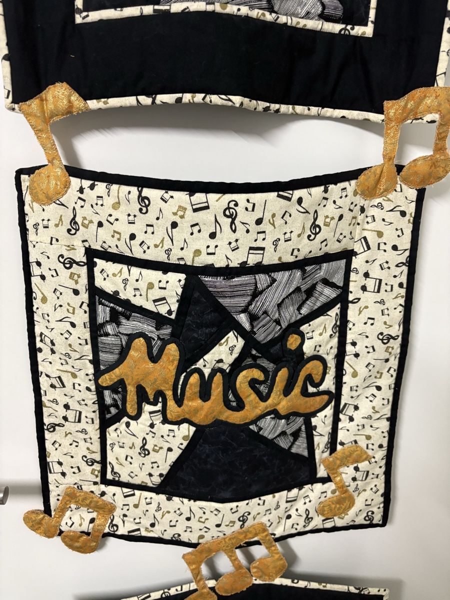 Tutte le decorazioni: Quilt - Patchwork mit Noten & Instrumenten. Einzelstück – Usato da Aarau Rohr venduto da torgath 2