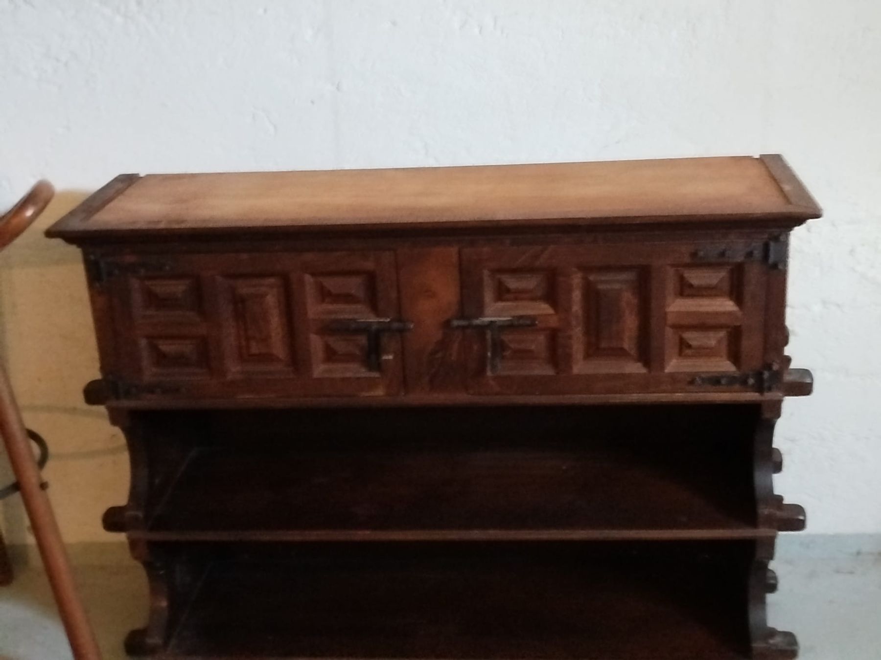 Ladenausstattungen & Messebau: Bar mit Hocker – Gebraucht aus Steinmaur von Corgii 2