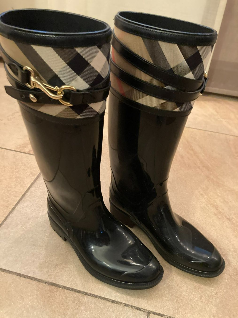 Burberry Scarpe da donna: Burberry Stiefel – Usato da Volketswil venduto da casertana