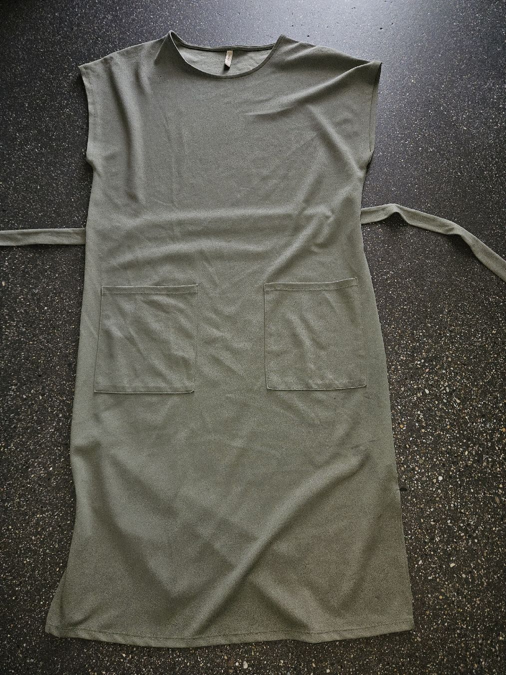 Kleider: Kleid Soyaconcept oliv mit Bindegurt – Gebraucht aus Anwil von tamoos 2