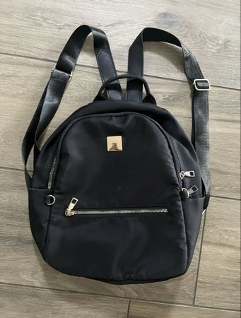 Schwarzer Rucksack 