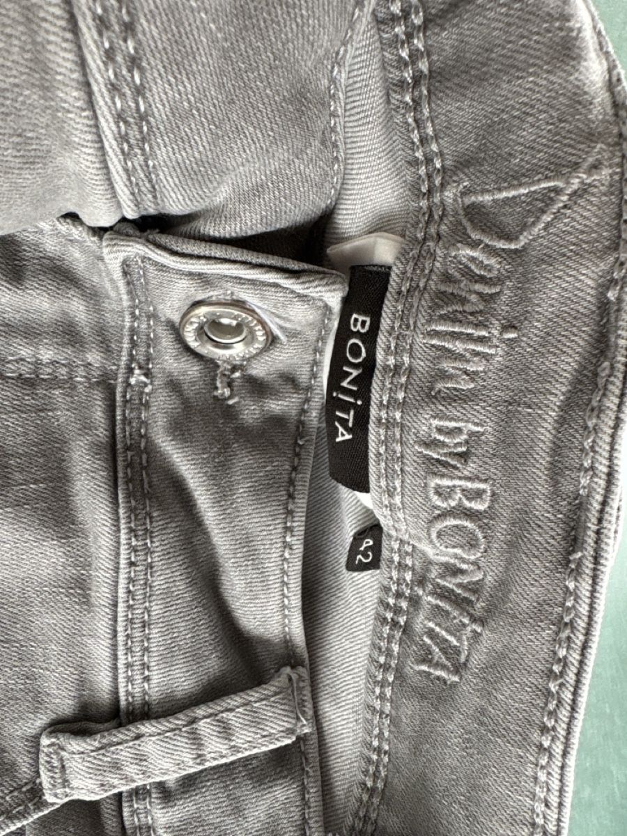 Bonita Pantaloni: Bonita Hose grau Grösse 42 – Usato da Grenchen venduto da nethy 3