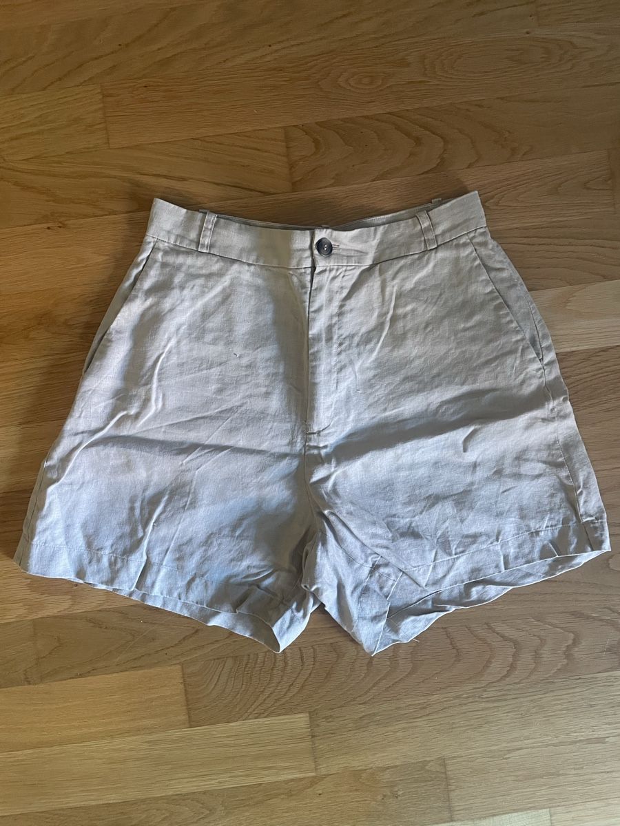 Other Stories Pantaloni: Kurze Leinenhose – Usato da Zürich venduto da nistam