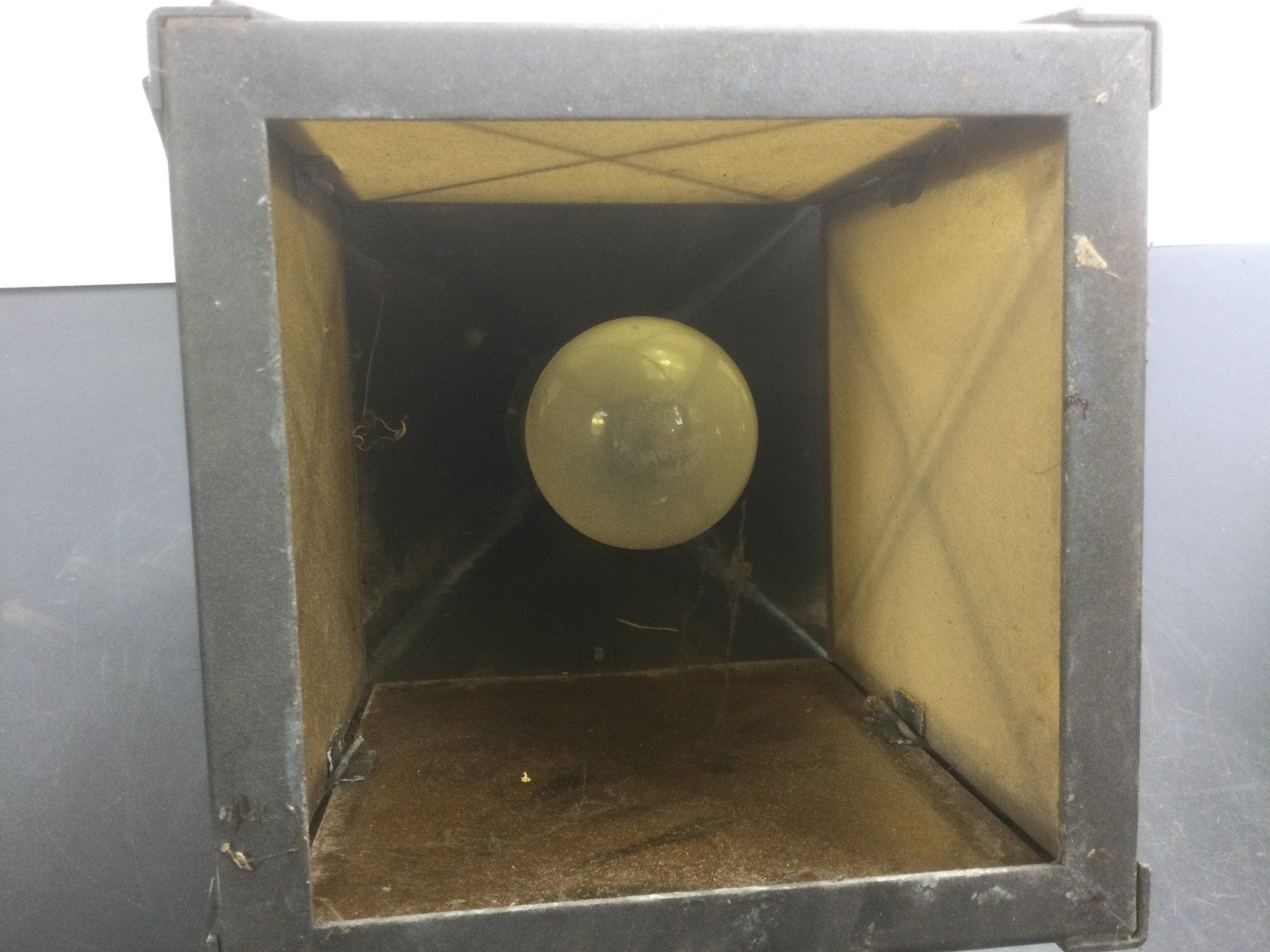 Attrezzi da lavoro: Gebrauchte zum Teil rostige Eisen Wandlampe – Usato da Wangen SZ venduto da kuriosum12 5
