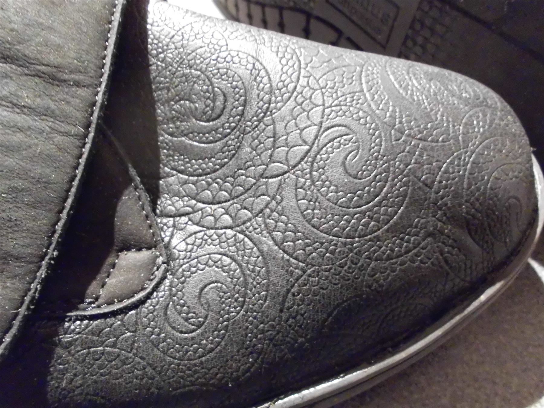 Scarpe da donna: Halbschuhe Grösse 7 1/2, schwarz, feines – Usato da Zürich venduto da abraxas1291 2