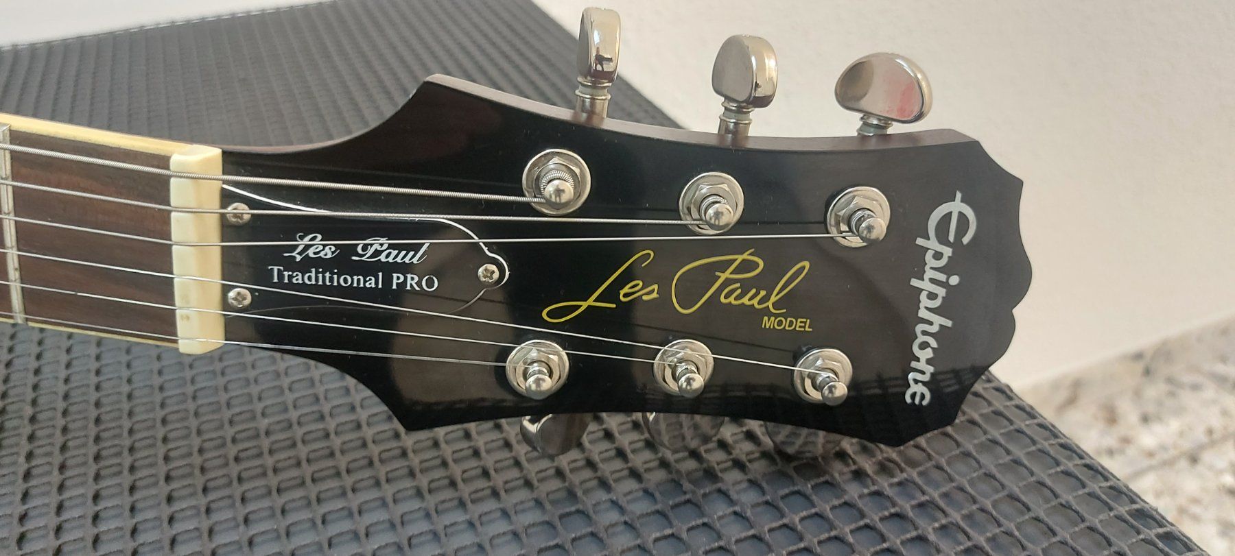 Epiphone Strumenti musicali: Epiphone Les Paul Traditional PRO E-Gitarre Sunburst – Usato da Glattbrugg venduto da Swissmusik 1