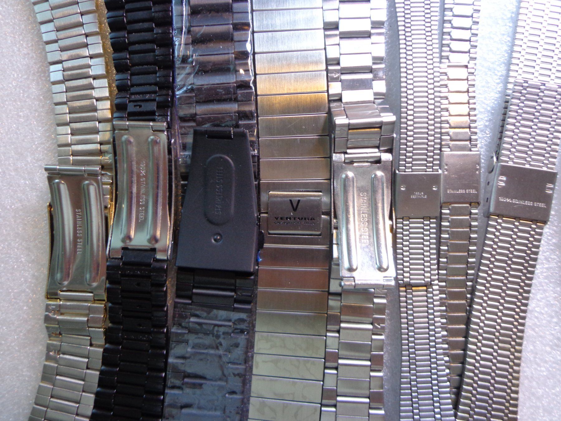 Bracciali & Braccialetti: Uhrenbänder Metalluhrenbänder – Nuovo e nell'imballaggio originale da Hinterkappelen venduto da Roku5 9