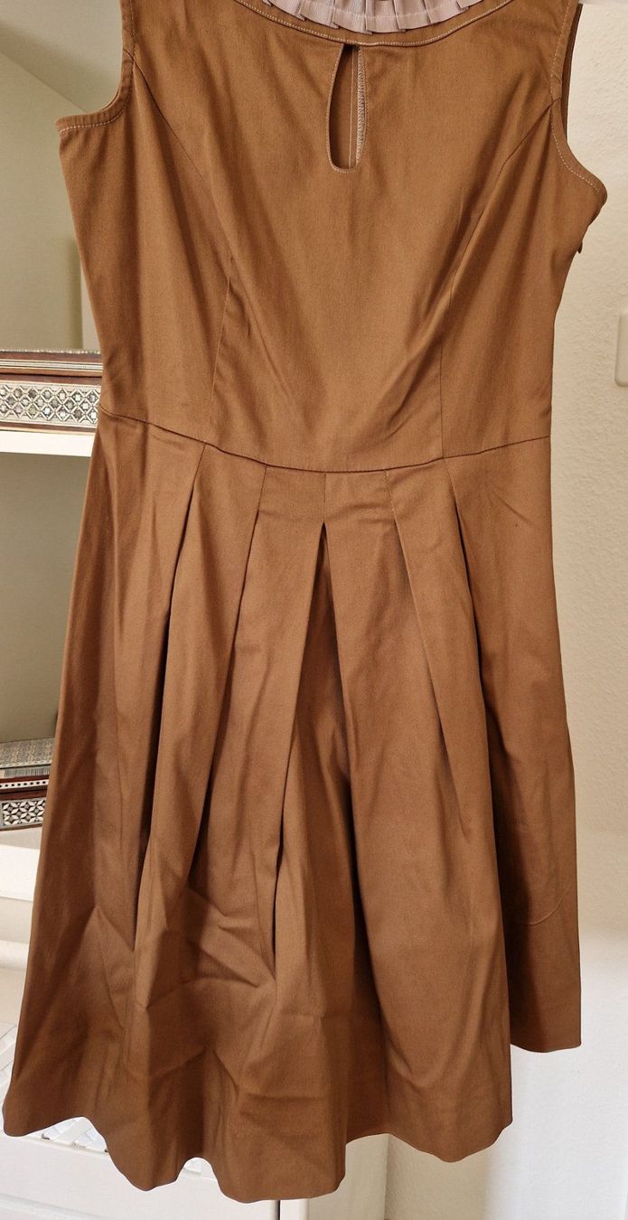 Kleider: Kleid NEU und ungetragen! – Neu (gemäss Beschreibung) aus Küsnacht ZH von 2011_ 2